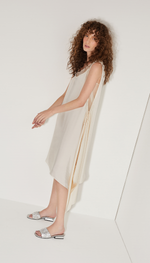 Vestido mídi em organza e tecido fluido