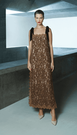 Vestido midi em renda