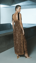 Vestido midi em renda