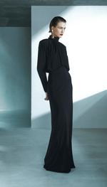 Vestido longo, manga comprida, corpo blusado