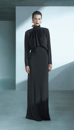Vestido longo, manga comprida, corpo blusado