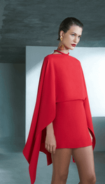 Vestido curto com capa frente