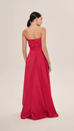 Vestido longo,tomara que caia, com laço, em tecido tecnológico.