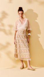 Blusa oversive de organza, um clássico atemporal da Barbara Bela