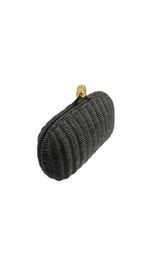 Clutch serpui em palha preta
