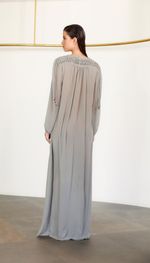Vestido em seda com macramê delicado nos ombros
