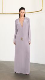 Vestido em seda com macramê delicado nos ombros