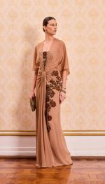 Vestido longo em musseline com toque de seda e delicado trabalho em renda