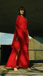 Vestido Longo com Capa