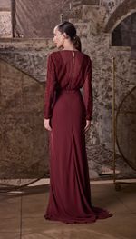 Vestido longo com aplicação de renda francesa, em georgete de seda