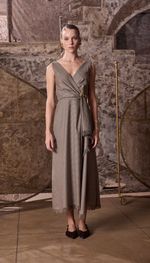 Vestido envelope mídi em pied-de-poule com micro bordados dourados