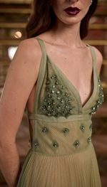 Vestido longo com bordado exclusivo, em tela e tule