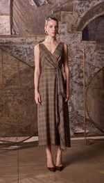 Vestido mídi com saia envelope em tecido italiano