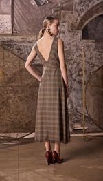 Vestido mídi com saia envelope em tecido italiano