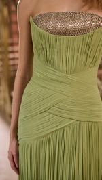 Vestido longo tomara-que-caia bordado de canutilhos