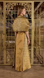 Capa em jacquard italiano dourado