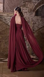 Vestido longo capa fluida em georgete de seda