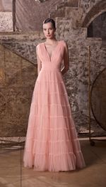 Vestido longo em camadas de tule