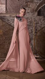 Vestido moulage em georgete de seda  com capa e mangas longas
