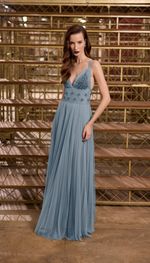 Vestido longo com bordado exclusivo, em tela e tule