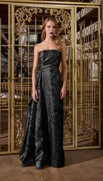  Vestido longo tomara que caia, com pregas na saia, em jacquard italiano
