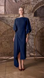 Vestido mídi assímetrico
