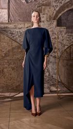 Vestido mídi assímetrico