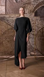 Vestido mídi assímetrico