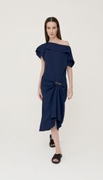 VESTIDO  EM CREPE LEVE COM DECOTE CANOA 