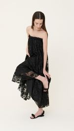 VESTIDO TOMARA QUE CAIA EM RENDA