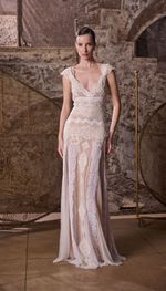 Vestido longo com rendas francesas sobre tule italiano