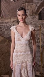 Vestido longo com rendas francesas sobre tule italiano