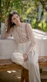 Blusa coquetel em tule e rendas francesas
