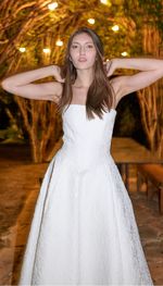 VESTIDO MÍDI BRANCO EM JACQUARD FLORAL