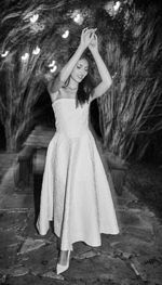 VESTIDO MÍDI BRANCO EM JACQUARD FLORAL