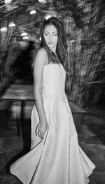 VESTIDO MÍDI BRANCO EM JACQUARD FLORAL