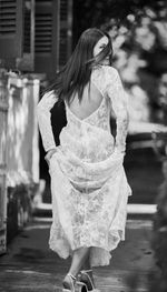 VESTIDO LONGO BRANCO EM RENDA FLORAL