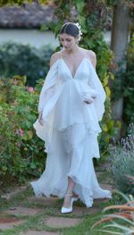 Vestido em musseline de seda com babados