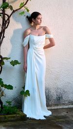 Vestido branco com pregas laterais