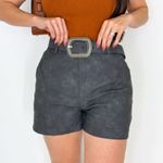 SHORT PU COM CINTO INARA