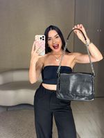BOLSA EM COURO COM ALÇA METÁLICA ZANA