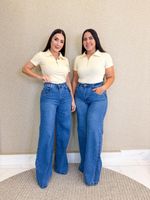 CALÇA JEANS WIDE LEG COM DETALHES NO BOLSO TINYA