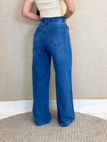 CALÇA JEANS WIDE LEG COM DETALHES NO BOLSO TINYA