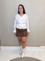 SHORT SAIA DE CAMURÇA COM CINTO CAMBLY 