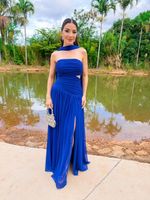 VESTIDO LONGO TOMARA QUE CAIA COM RECORTE LATERAL E ECHARPE CHANTAL