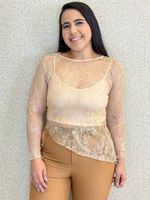 BLUSA DE RENDA ASSIMÉTRICA COM TOP LYLA
