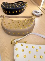 BOLSA MEIA-LUA COM TACHAS 