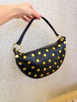 BOLSA MEIA-LUA COM TACHAS 
