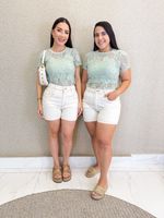 BLUSA RENDADA ASSIMÉTRICA COM CROPPED COBIANA