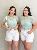 BLUSA RENDADA ASSIMÉTRICA COM CROPPED COBIANA
